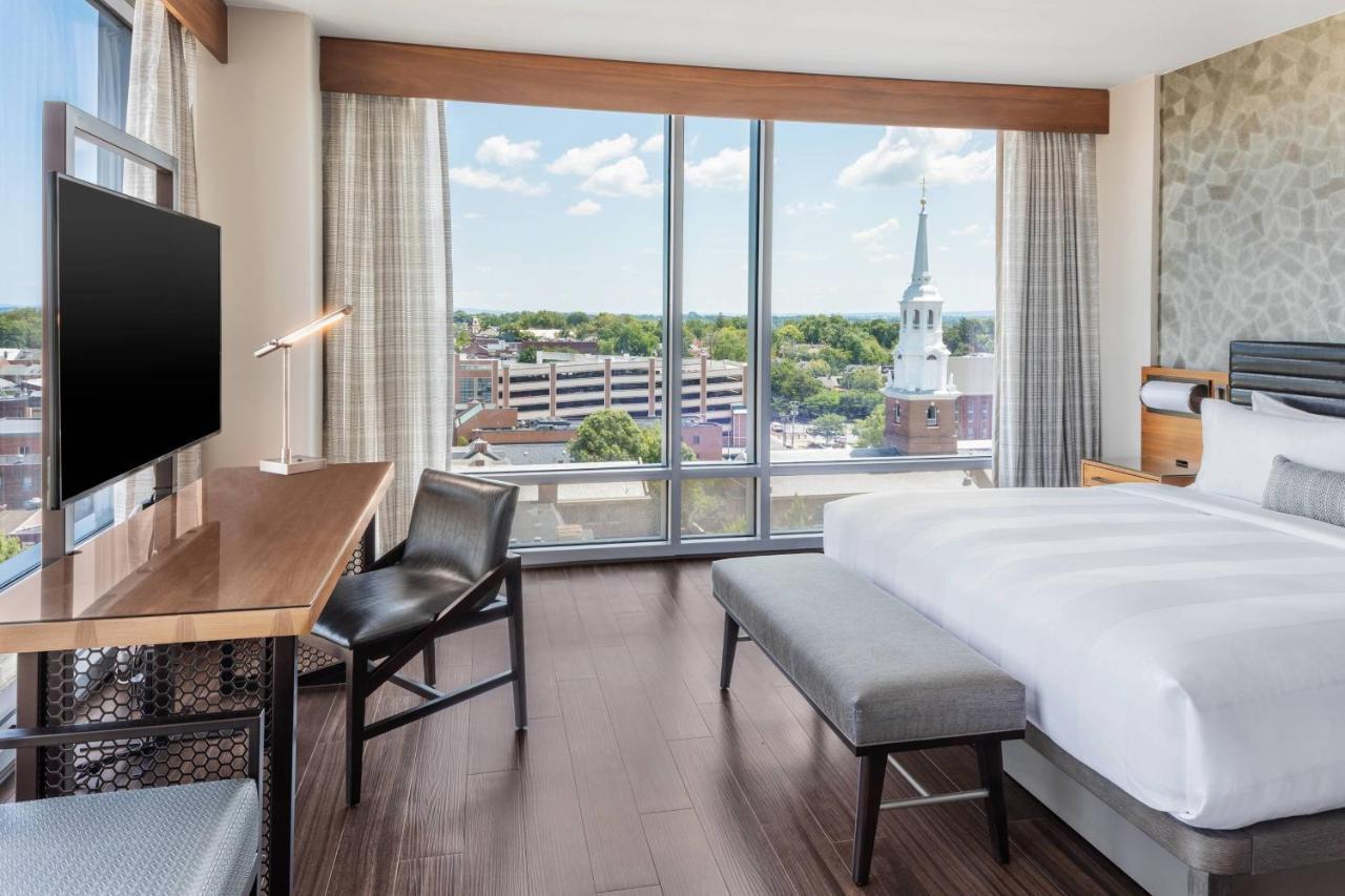 Hotel Lancaster Marriott At Penn Square Extérieur photo