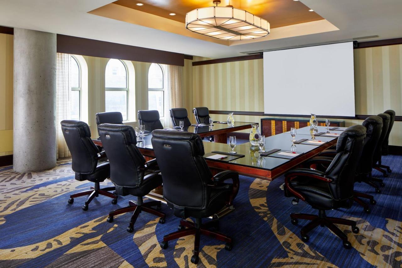 Hotel Lancaster Marriott At Penn Square Extérieur photo