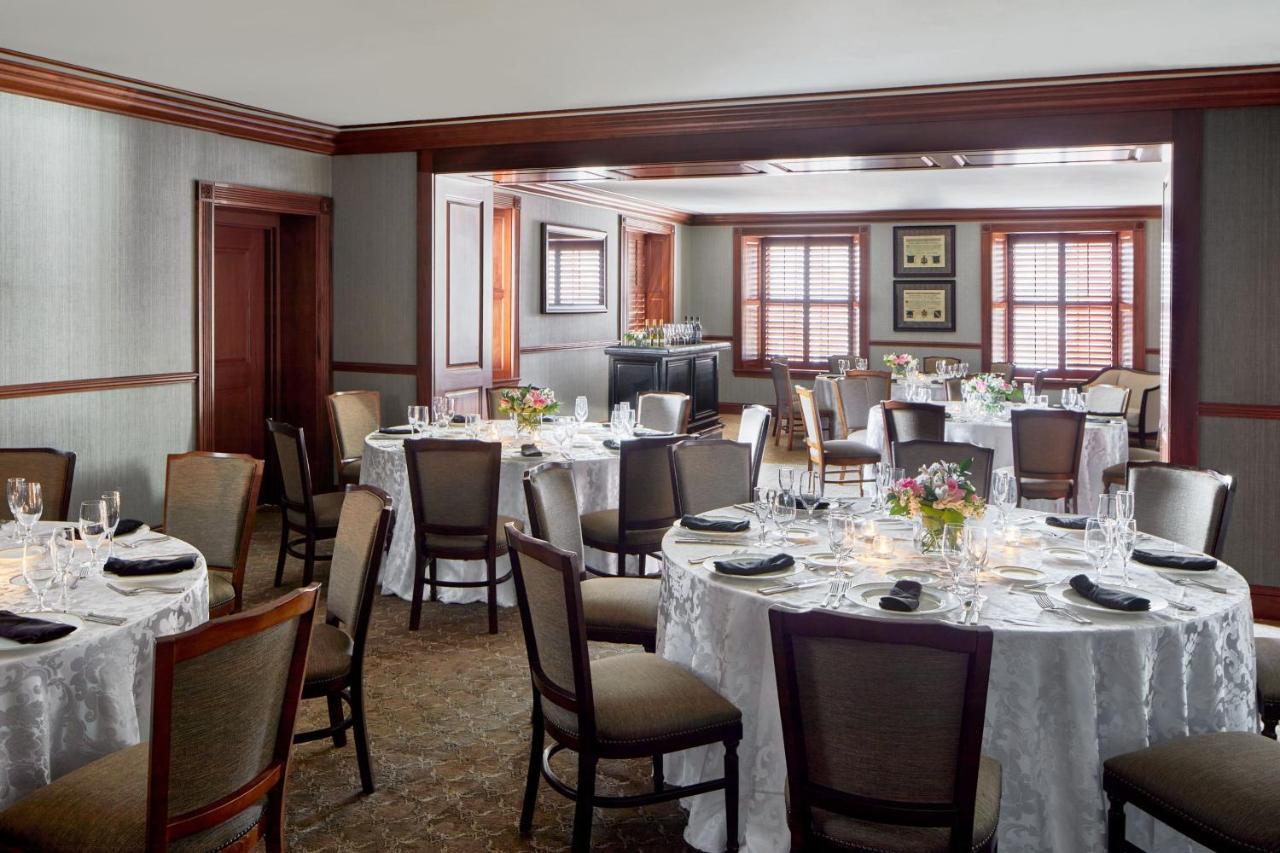 Hotel Lancaster Marriott At Penn Square Extérieur photo