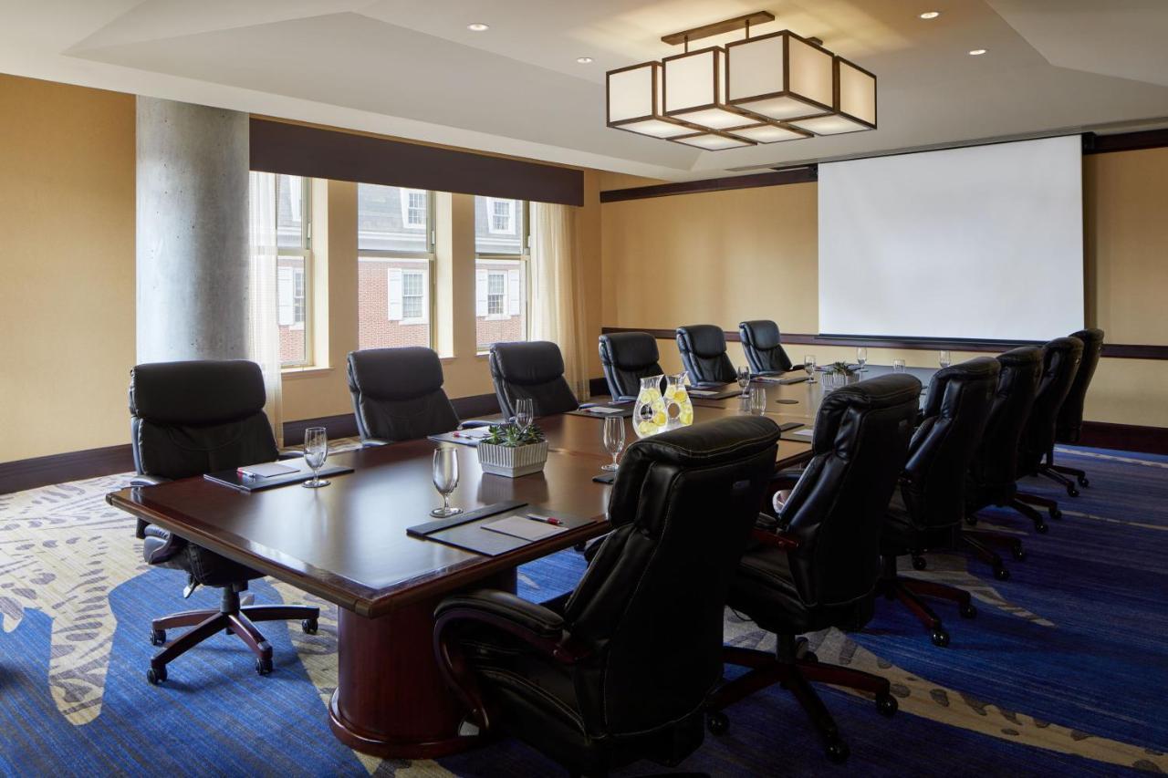 Hotel Lancaster Marriott At Penn Square Extérieur photo