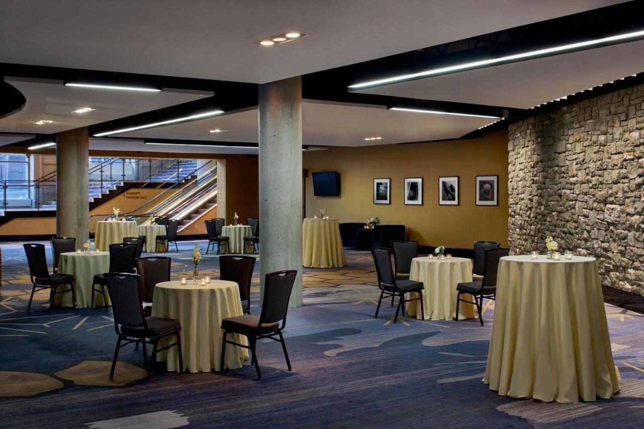 Hotel Lancaster Marriott At Penn Square Extérieur photo
