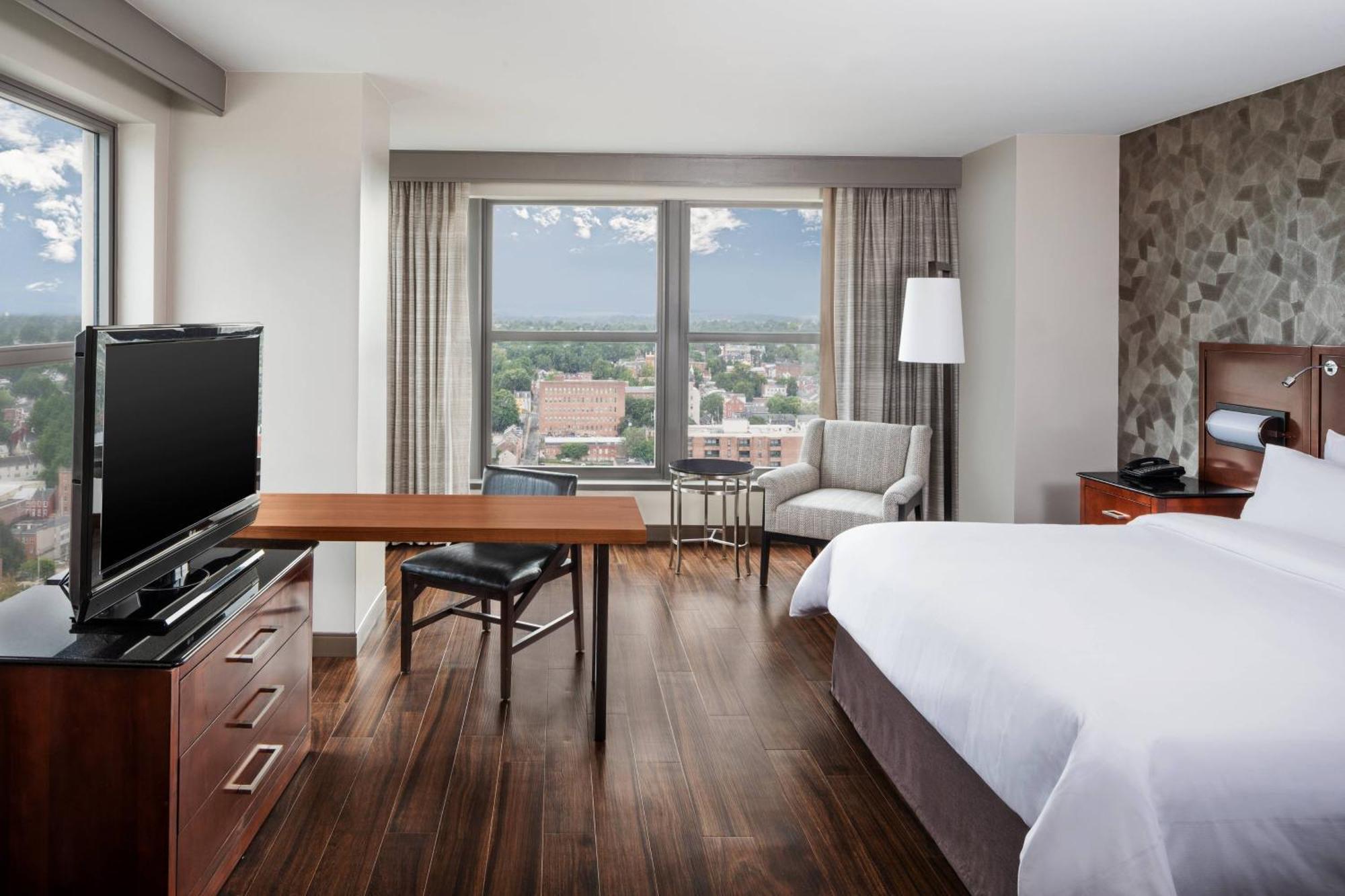 Hotel Lancaster Marriott At Penn Square Extérieur photo